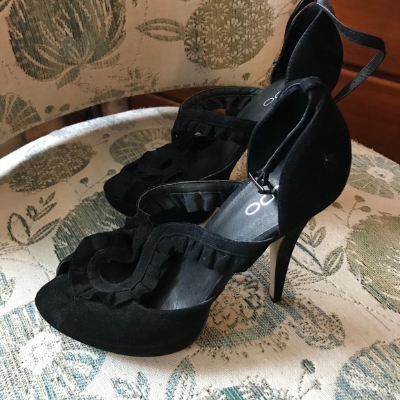 Ruffle Keyhole Ankle-strap High Heel Sandals - size 39, Never worn